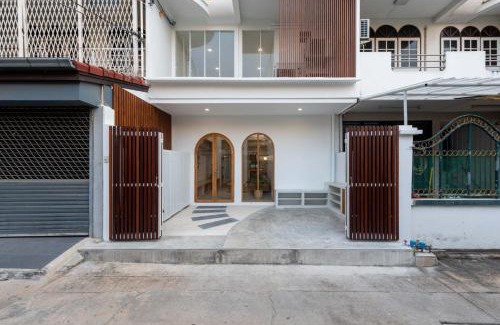 Chong Nonsi Casa | 3789 Elevator Villa