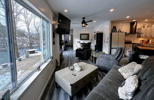 Littleton Casa | 37PA Superbly appointed riverfront home in LIttleton! Skiing, hiking, firepit, wifi, dog friendly!
