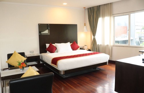 Sheshadripuram Hotel | 37th Crescent Hotel
