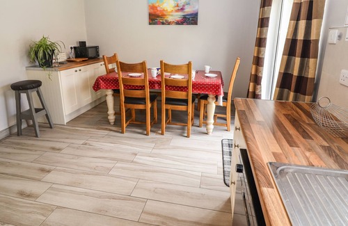 Tralee Cabaña | 38 CASTLEWOOD PARK, pet friendly in Tralee, County Kerry