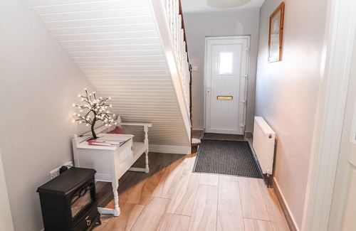 Tralee Cabaña | 38 CASTLEWOOD PARK, pet friendly in Tralee, County Kerry