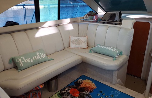 League City Alquiler De Eote | 38 foot Sea Ray yacht IN SLIP.