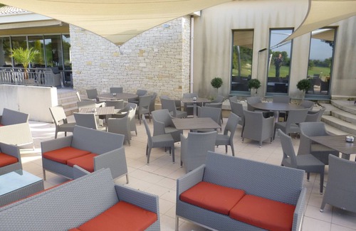 Saumane-de-Vaucluse Apartamento | Apartamento de 38 m² con terraza en el corazón de un campo de golf con bar y restaurante.
