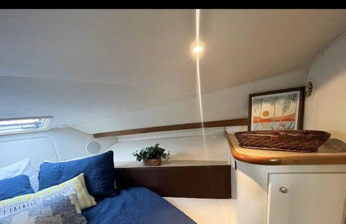 Lake Ozark Alquiler De Eote | 38' Unique Boat Hotel Honeymoon Suite