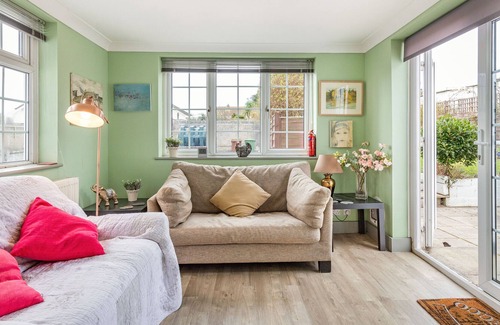 Hayle Cabaña | 38 UPTON TOWANS, pet friendly, country holiday cottage in Hayle