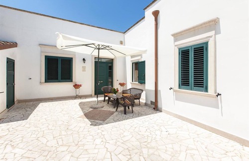 Casarano Villa | 380 Villa Teresa