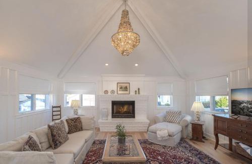Pacific Grove Casa | 3817 Caledonia Bay Lookout home