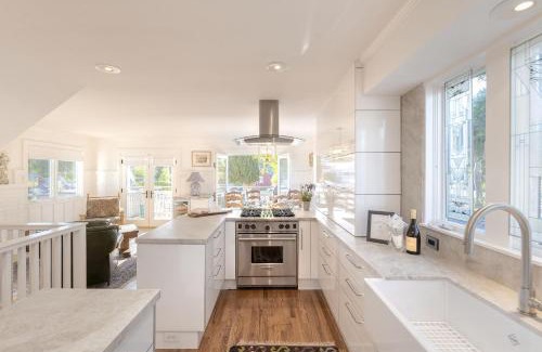 Pacific Grove Casa | 3817 Caledonia Bay Lookout home