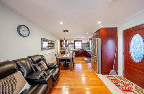 Quincy Apartamento | 383 - 3BR Quincy - Chic House near Adams Park