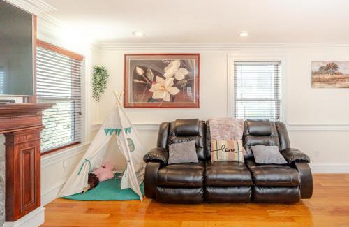 Quincy Apartamento | 383 - 3BR Quincy - Chic House near Adams Park