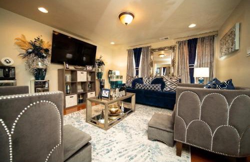 Roxborough Casa | 389B) Luxarious 1 BR