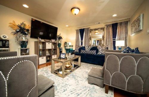 Roxborough Casa | 389B) Luxarious 1 BR