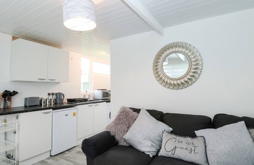Great Yarmouth Cabaña | 39 Hawaii Beach Bungalows
