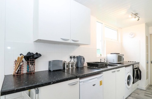 Great Yarmouth Cabaña | 39 Hawaii Beach Bungalows