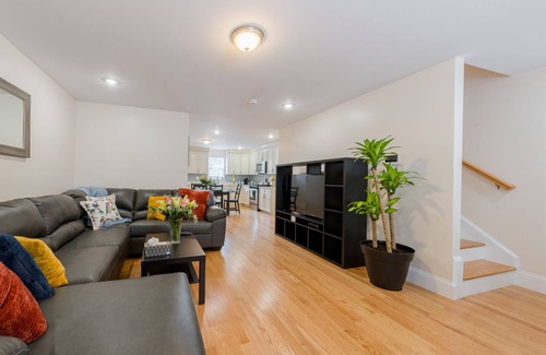 Quincy Casa | 39-Newly Built Townhouse
