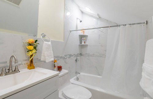 Quincy Casa | 39-Newly Built Townhouse