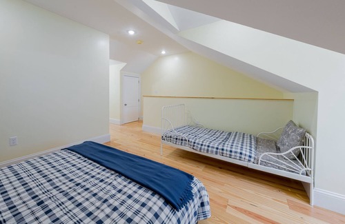 Quincy Casa | 39-Newly Built Townhouse