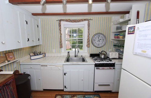 East Sandwich Cabaña | 39 Wing Blvd W - Private beach access!