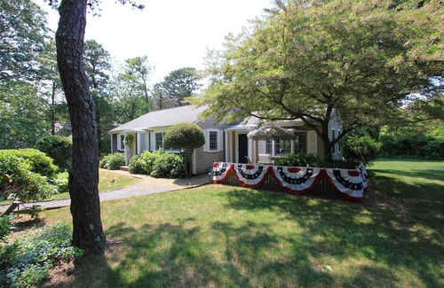 East Sandwich Cabaña | 39 Wing Blvd W - Private beach access!