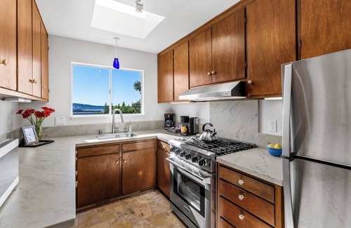 Golden Rectangle Casa | 3959 Hedgehog - Walk to Town and Beach, Ocean View