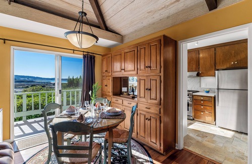 Golden Rectangle Casa | 3959 Hedgehog - Walk to Town and Beach, Ocean View