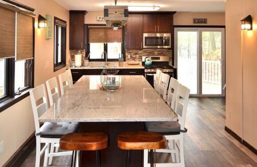 Hopatcong Casa | 3Acre LakeParadise SwimmingPool & Jacuzzi HotTub!