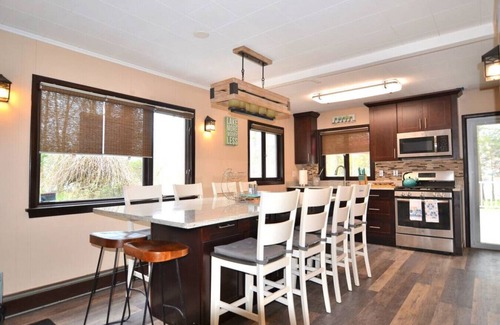 Hopatcong Casa | 3Acre LakeParadise SwimmingPool & Jacuzzi HotTub!