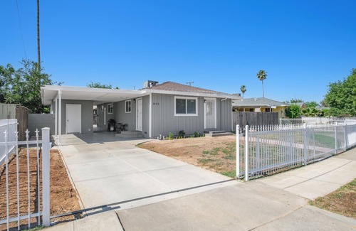 Fresno Casa | 3B/2Bth, Upgraded w Everything New, EasyA to US99
