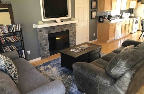 Taylorsville Casa | 3B/3B; Single Family Lakeside Retreat W/Hot Tub