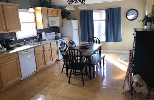 Taylorsville Casa | 3B/3B; Single Family Lakeside Retreat W/Hot Tub