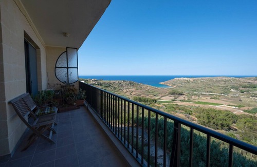 Xaghra Apartamento | 3B Panoramic Valley & Beach View