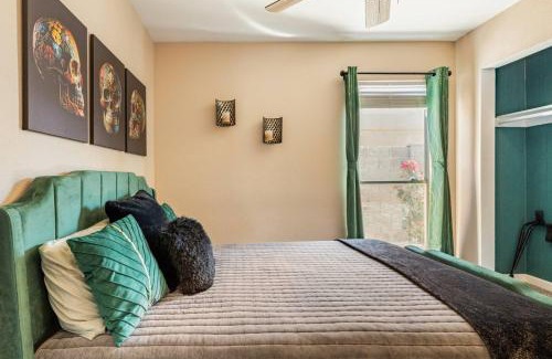 Glendale Casa | 3B with pool for groups near stadium and entertainment