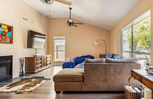 Glendale Casa | 3B with pool for groups near stadium and entertainment