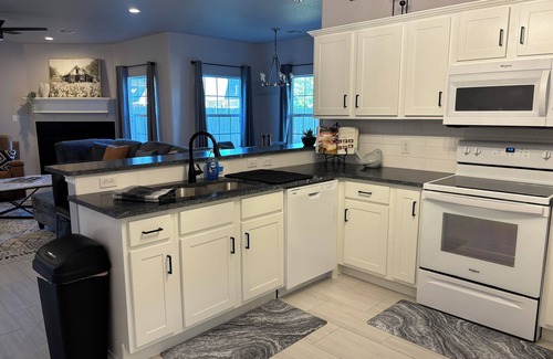 Oklahoma City Casa | 3B2B trendy house in OKC with WiFi, garage, W/D, kid toys, close to attractions
