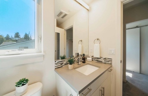 Lawton Park Casa | 3b3b Beautiful House/1 min to Discovery Park
