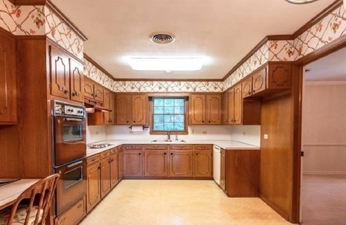 Summerville Casa | 3BD 2 BR Very Private Executive House