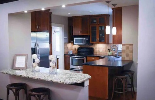 South Kansas City Casa | 3BD 2BA Prestigious Neighborhood Monthly Rental! Fully Fenced & Garage!