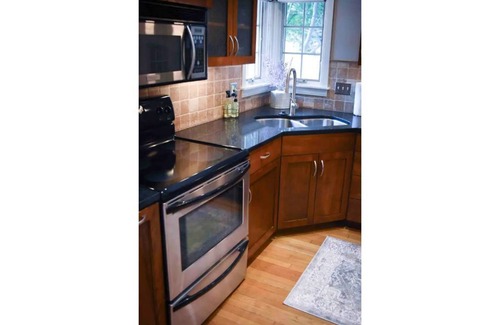 South Kansas City Casa | 3BD 2BA Prestigious Neighborhood Monthly Rental! Fully Fenced & Garage!
