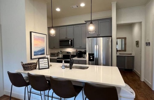 East Tallassee Casa | 3BD 2BA Sleeps 9 Private Lot. Golfcart to Lake, Swimming Pool, Weight Room.