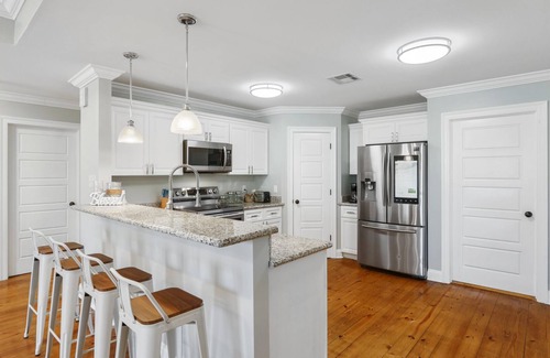 Milneburg Casa | 3BD/2BA with Bar & 24HR Security Patrol for Subdivision