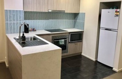 Kensington Apartamento | 3BD/2BTH Apt next door to Flemington Racecourse W Parking