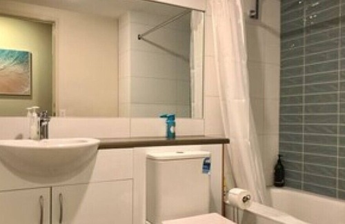 Kensington Apartamento | 3BD/2BTH Apt next door to Flemington Racecourse W Parking