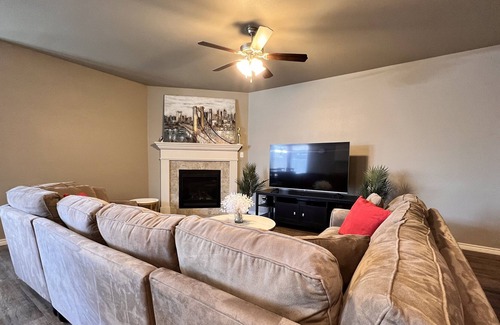 North by Northwest Casa | 3BD|2BTH w/firepit & patio. Full Kitchen & FAST WIFI