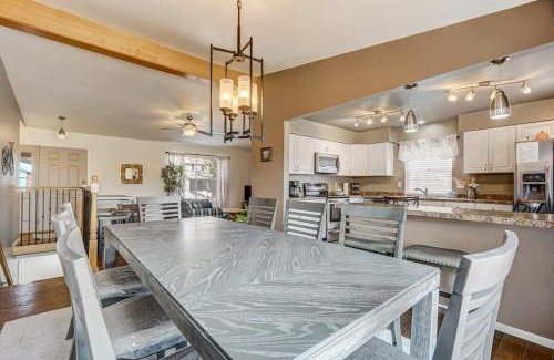 Southwest Colorado Springs Casa | 3BD Cheyenne Mountain Home w Hot Tub & Grill
