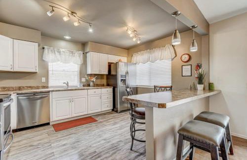 Southwest Colorado Springs Casa | 3BD Cheyenne Mountain Home w Hot Tub & Grill
