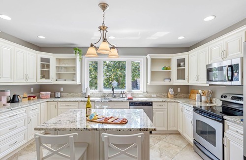 Virginia Park Casa | 3BD Coastal Getaway - Pool, Mini Golf & Billiards