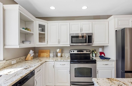 Virginia Park Casa | 3BD Coastal Getaway - Pool, Mini Golf & Billiards