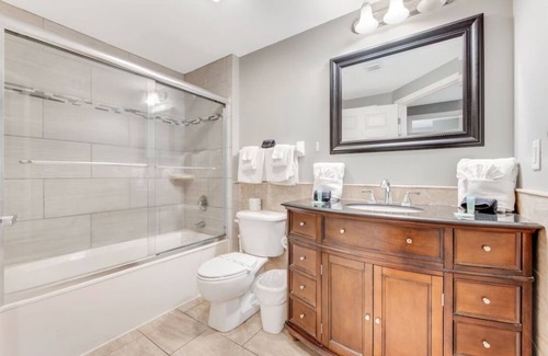 Surfside Historic District Complejo | 3BD/Daytona - Beach, Pools, Lazy River, Bar, Slides