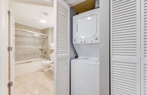 Surfside Historic District Complejo | 3BD/Daytona - Beach, Pools, Lazy River, Bar, Slides