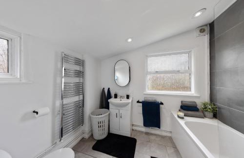 Gillingham Casa | 3Bd House-Long Stays Welcome